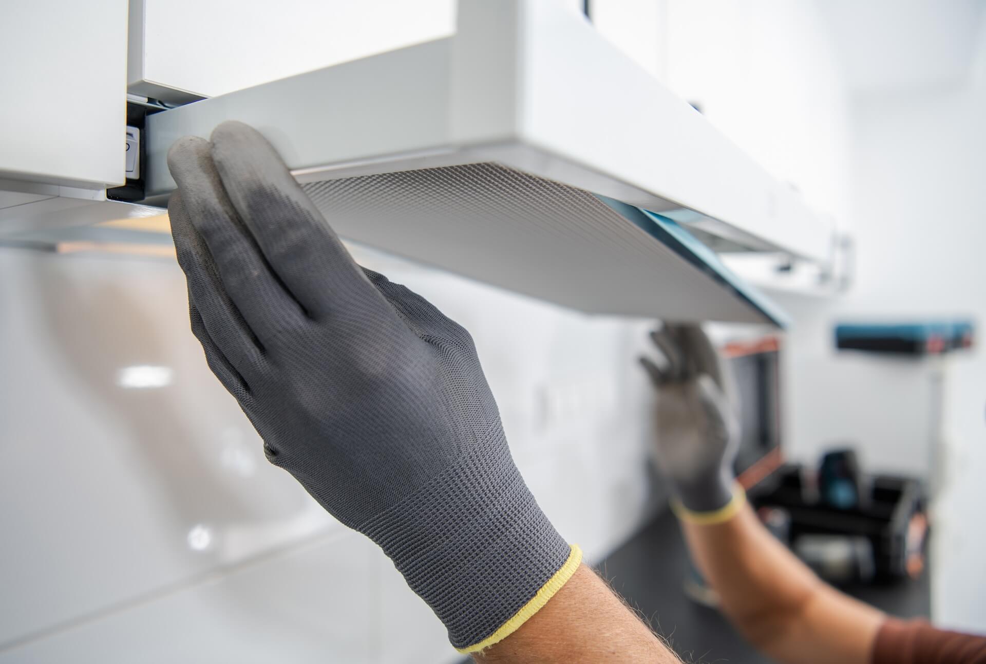 Köksrenovering Mölndal installerar en inbyggd fläkt